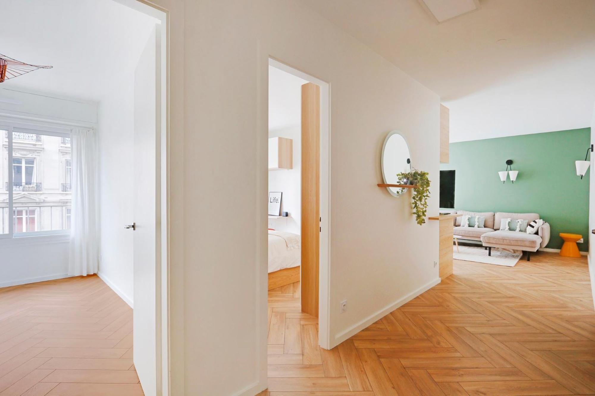 3 Pieces Contemporain Avec Balcon Ensoleille Parigi