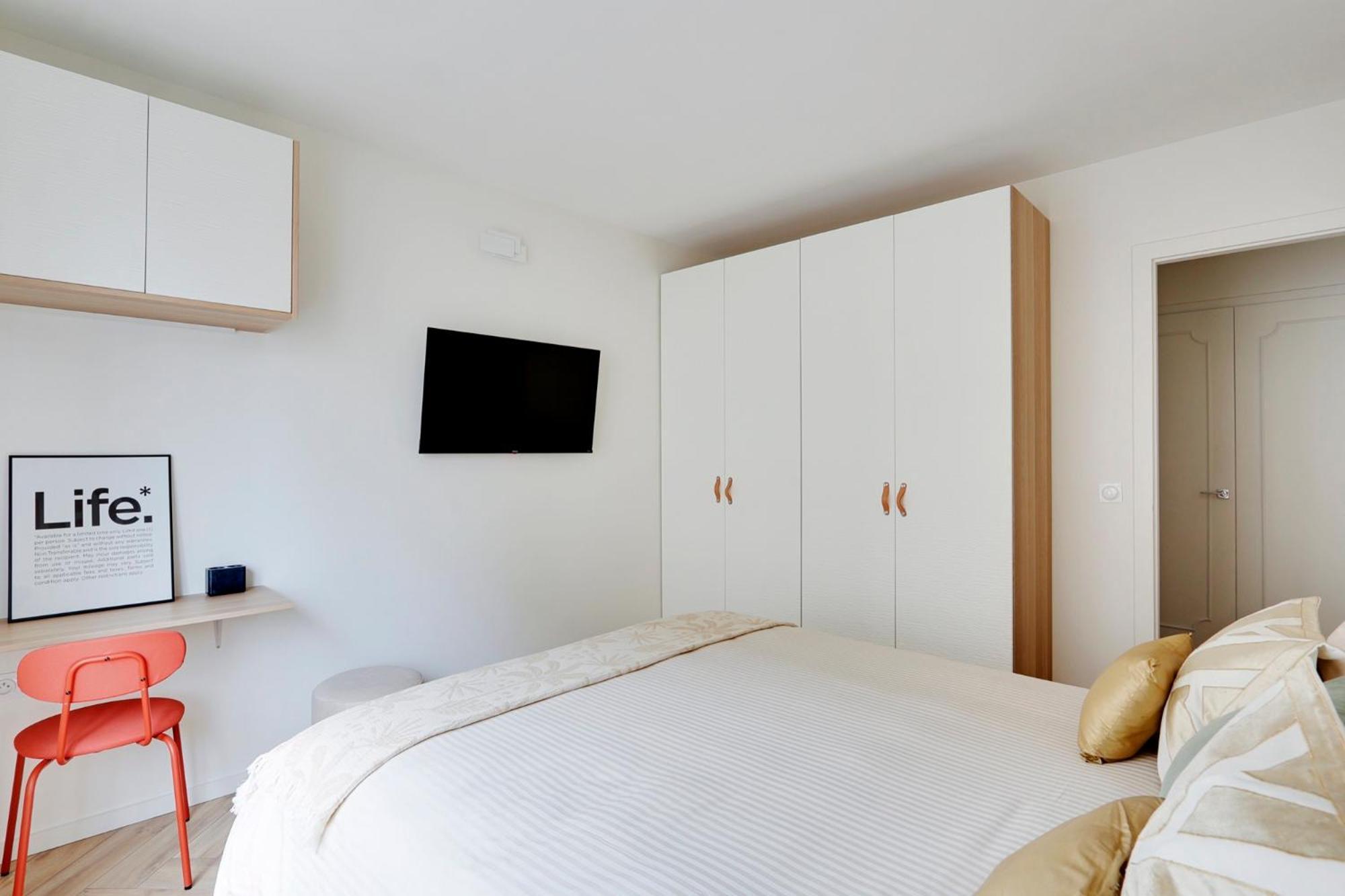 3 Pieces Contemporain Avec Balcon Ensoleille * Parigi